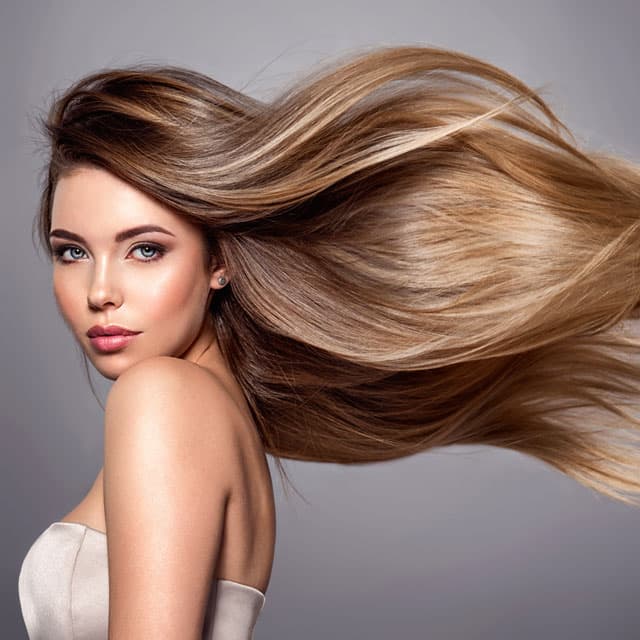 Marca tendencia con las mechas balayage en Ribeira